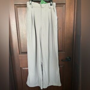 NWT Halara wide leg trousers. Stylish and comfortable!